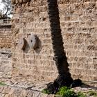 Mur meules crusader wal at caesarea maritima munts net