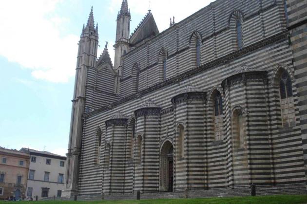 orvieto-duomo-lato-musei-dsc0728.jpg